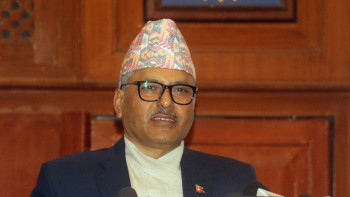 आरोपहरु खण्डन गर्दै गभर्नर अधिकारीले भने- राष्ट्र बैंक हिजो पनि प्रोफेसनल थियो, आज पनि छ र भोलि पनि रहन्छ